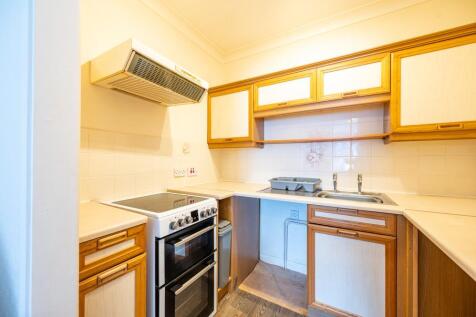 Flat 14 Maple Court 23 2.jpg