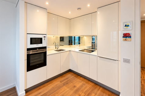2 bedroom property in Eastfields Avenue, London photo 3