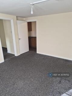 May Court, Nottingham, NG5 photo 4