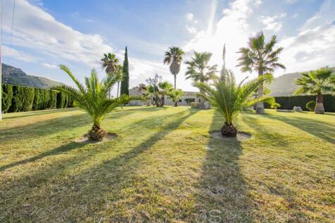 Excellent villa for sale in Alcudia with tourists license