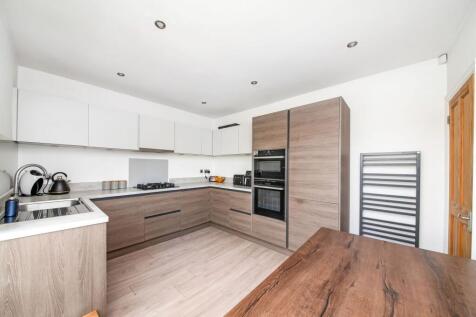 OPEN-PLAN DINING KITCHEN