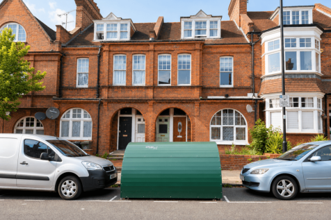 Two Bedroom Ground Floor Maisonette with Private 