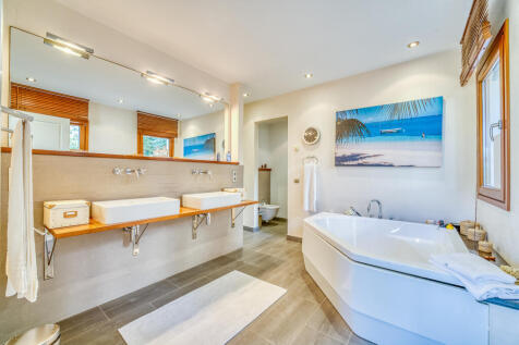 Bathroom with jacuzzi