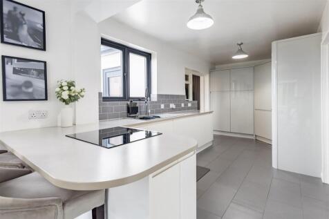 4, Forest Close (10).jpg