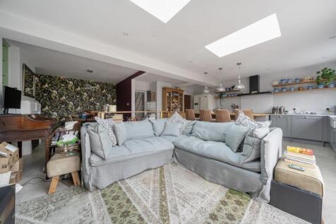 Kitchen/Living Area