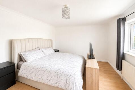 Addlestone, Surrey, KT15 photo 3