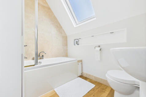 CAM02909G0-PR0460-STILL008