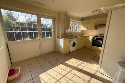 KITCHEN 15'8 x 9'2