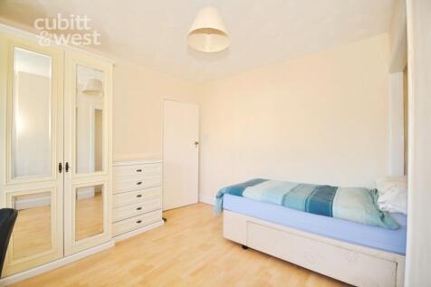 1-bed house on Amberley Drive, Hove, BN3, £800/mo