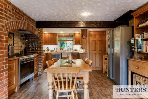 97995_Paddock House Swincar Avenue Yeadon  (4) - C