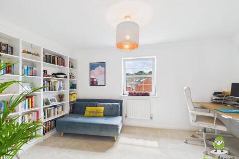 EweMove Basingstoke Estate Agents 21 Gaiger Avenue