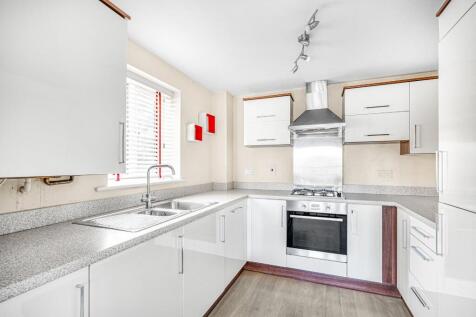 Plantation Close, Bushey, Hertfordshire, WD23 photo 2