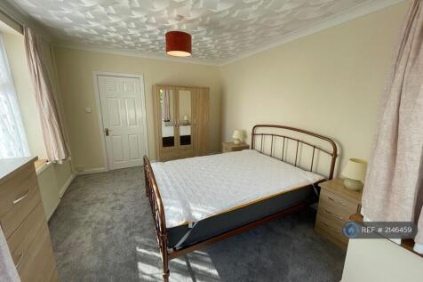 Double Bedroom 1 With Kingsize Bed