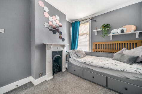 1384176-11-692587...