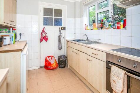 Bond Street, Englefield Green, Egham, Surrey, TW20 photo 3