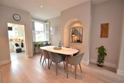 Reception room 2 shot.jpg