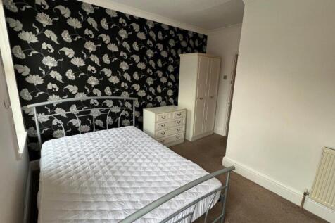 Bright double bedroom with stylish feature wall...