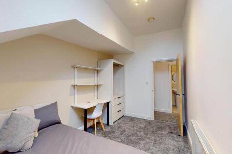 4-bed flat on Wilmslow Road, Withington, £2,773/mo