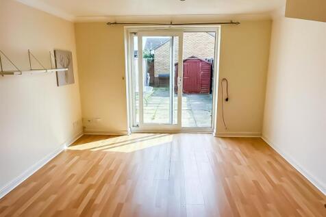 Vine Close, Basildon photo 3