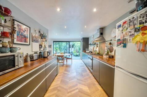 Kitchen / dining room