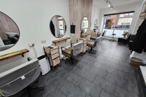 Open Plan Reception &amp; Salon Area