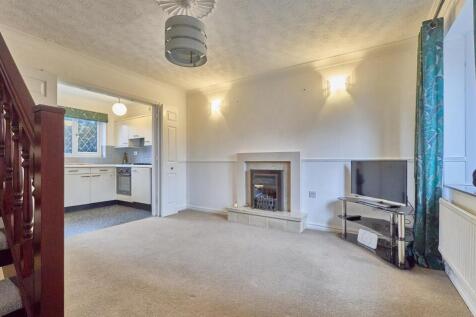 Lounge to front