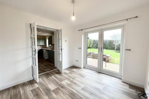 Sandpiper Drive, Uttoxeter, Staffordshire ST14 8TA photo 4