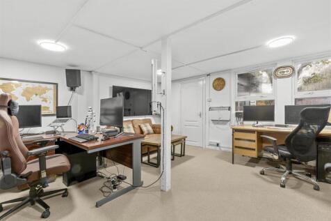 199 Totteridge Rd, HP13 7LE-21.jpg