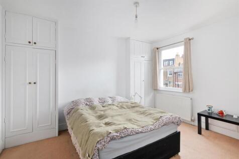 Fulham Palace Road 483 TFF PH4.jpg