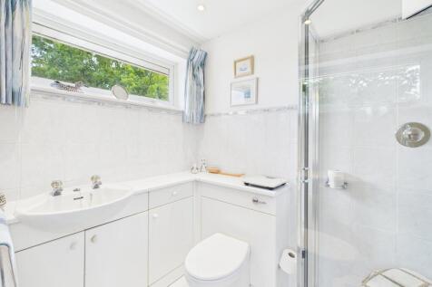 CAM02136G0-PR0470-STILL001