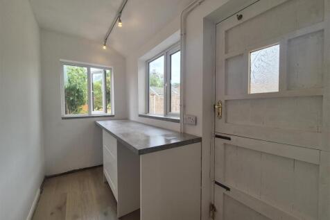 Lyndhurst Drive, Stourbridge photo 4