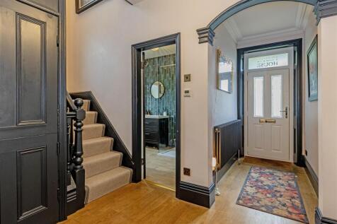 Entrance Hall-1.jpg