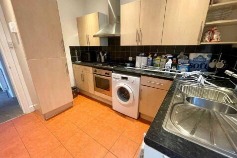 STUDENT SIX DOUBLE BEDROOM HOUSE, 2 KITCHENS photo 4
