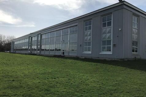 PHOTO 3  Penns Place Petersfield  exterior.jpg