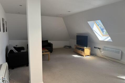 Living room pic 1...