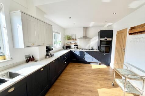 Village Road, West Kirby, Wirral photo 3