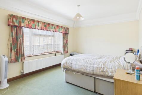 CAM02519G0-PR0343-STILL022