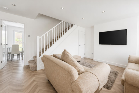 Meadow Way, Caerphilly photo 4