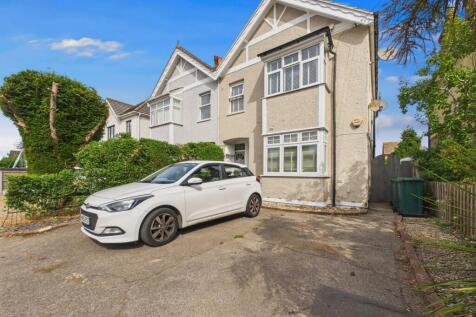 Ashford, TW15 - property photo