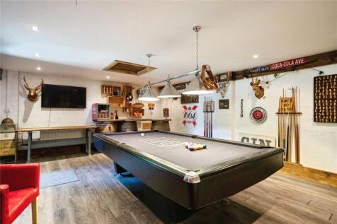Garages / Games Room