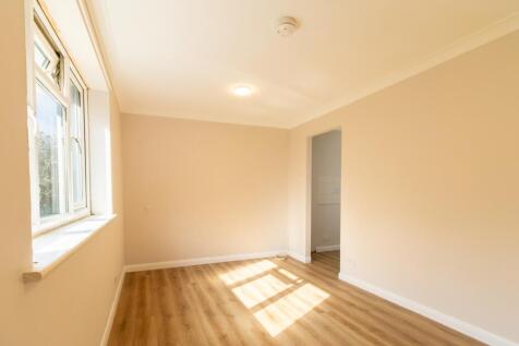 Salisbury Close, Alton, Hampshire, GU34 photo 4