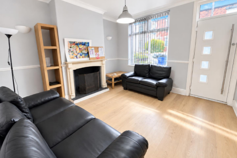 72 Pickmere Road - Livingroom.png