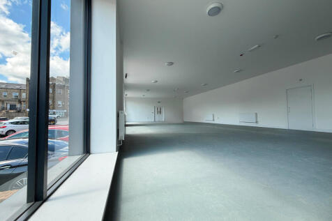 Retail Property (high street) to rent Image 5