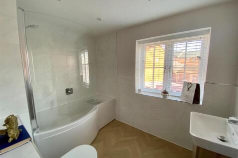 Plot 138 Bathroom.jpg