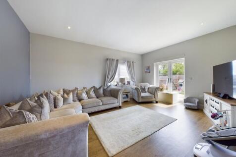 CAM00868P1-PR0027-STILL06