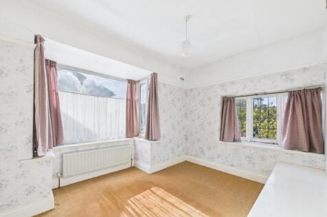 CAM02386G0-PR0142-STILL029