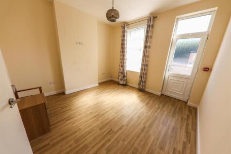 REAR FACING LOUNGE