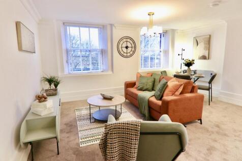 Stylish and contemporary top-floor Fully furnishe