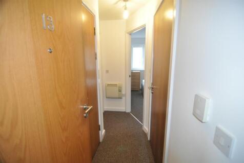 ENTRANCE/VESTIBULE