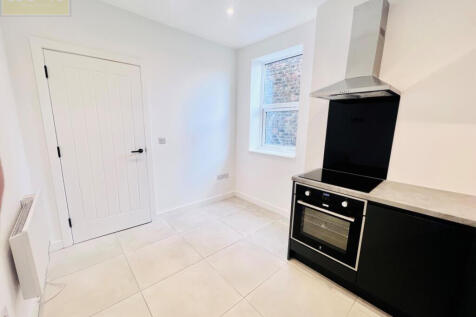 Railway Road, Urmston photo 4